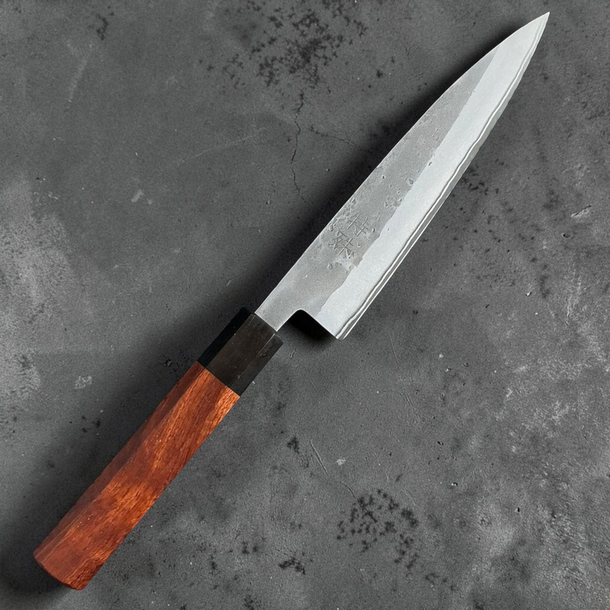 Tokushu Knife Blue No. 2 Nashiji Hiraki 165 mm con manico in palissandro e ebano wa, laterale contrassegnato #handle_rosewood & ebony