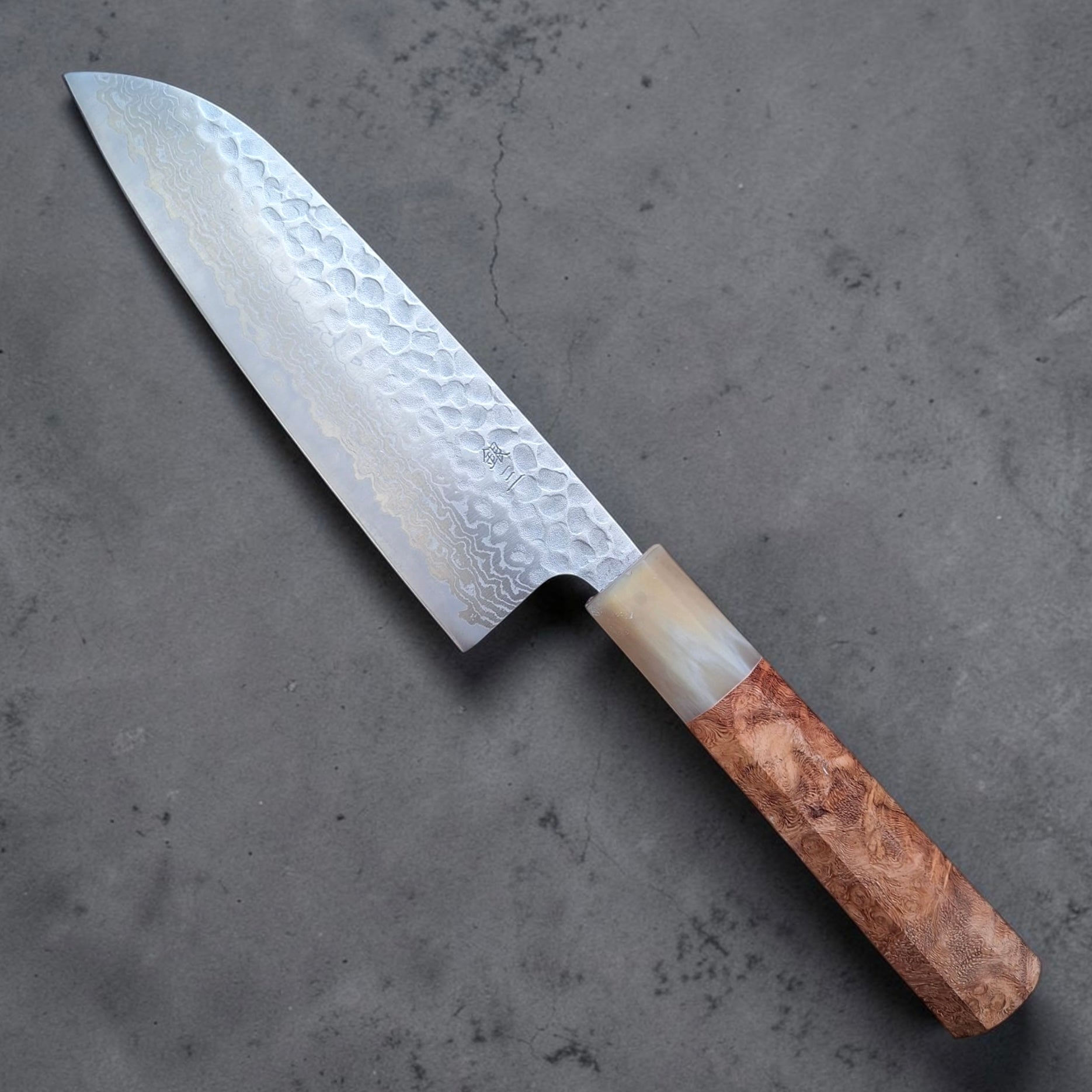 Reverse profile of Tokushu Knife Ginsan #3 tsuchime Damascus santoku 165mm with amboyna burl handle