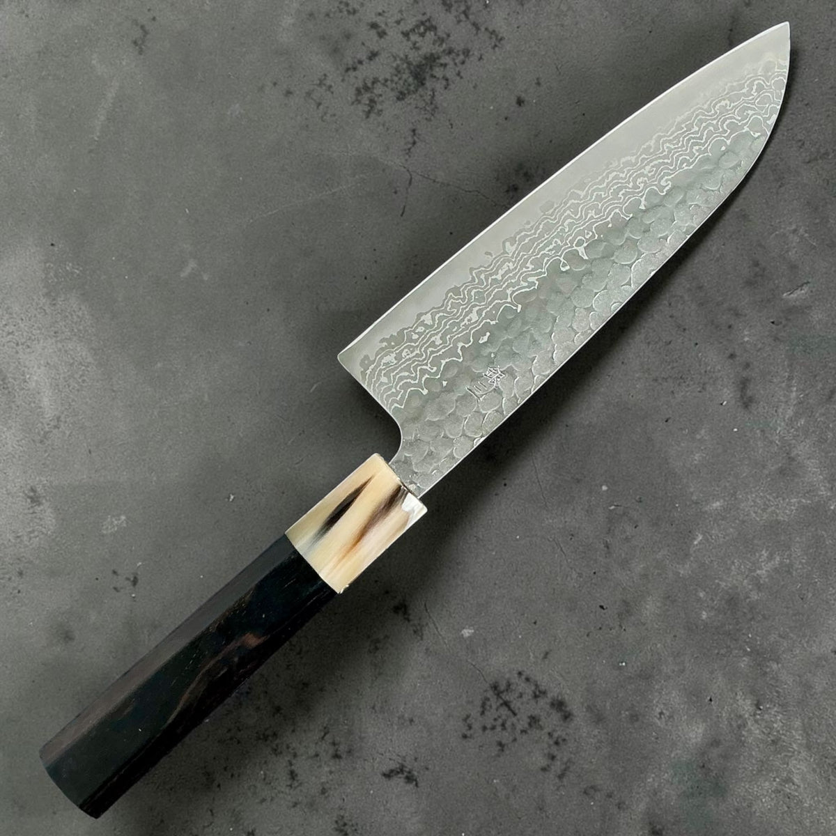 Tokushu Knife Ginsan No. 3 Tsuchime Damascus Santoku 165mm, Mono Ebony with Horn, reverse view #exact handle_mono ebony with horn