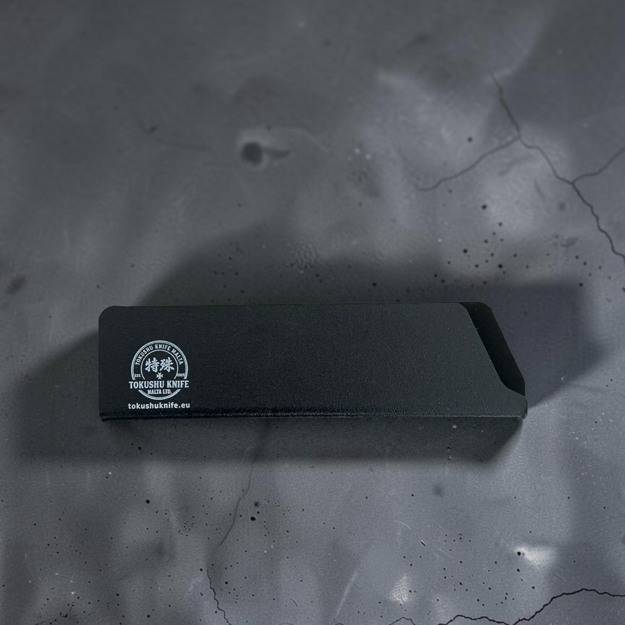 Schwarzer Klingenschutz von Tokushu Knife in hoher Ausführung