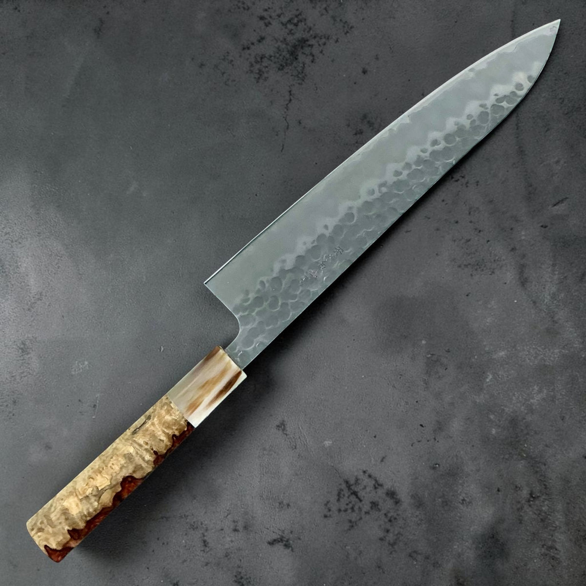 Tokushu Knife Tsuchime Gyuto 240mm, Amboyna met contrast, achterzijde #handle_amboyna with contrast