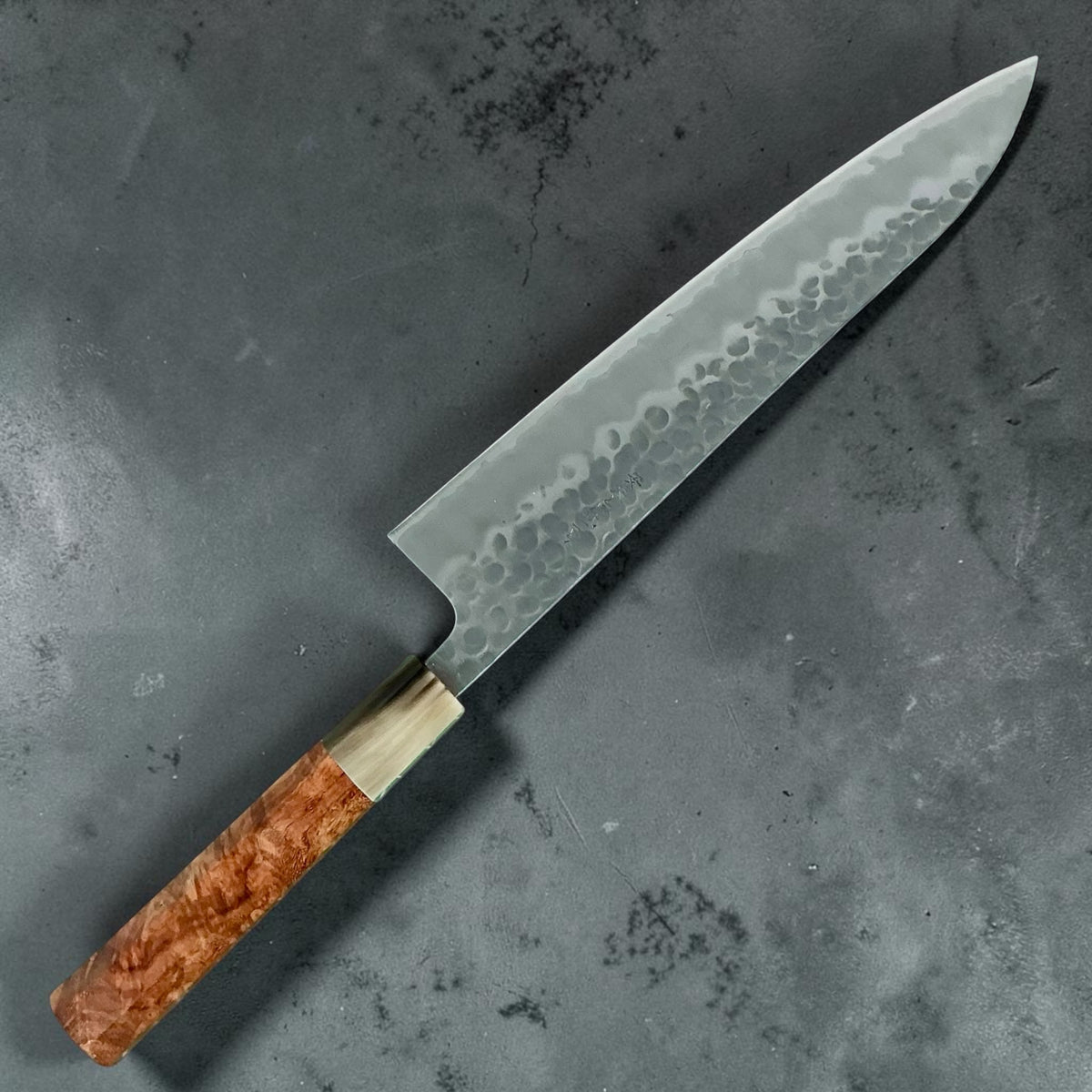 Tokushu Knife Tsuchime Gyuto 240mm, cipressenhout & hoorn, achterzijde #handle_cypress & horn