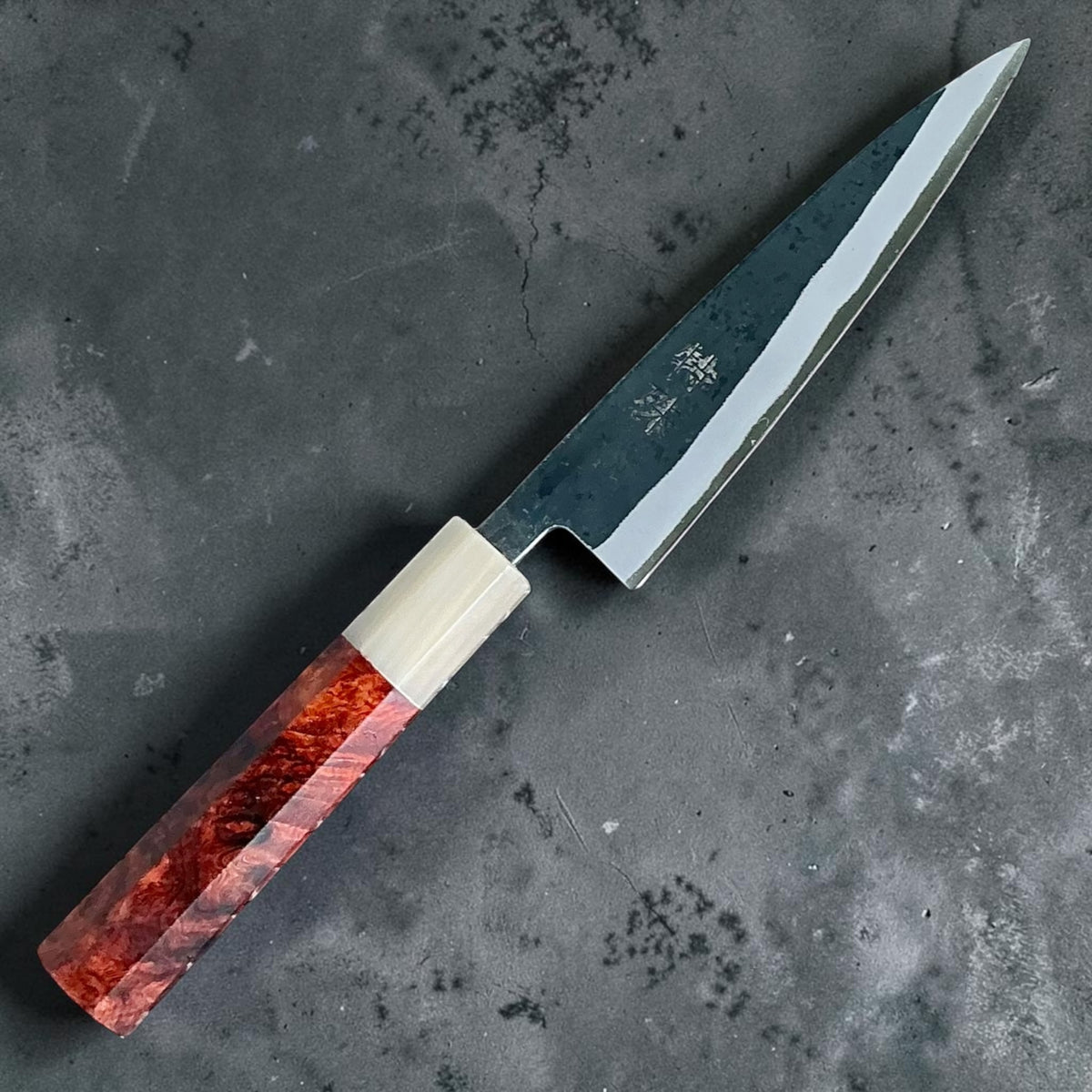 Tokushu Knife White No. 2 iron clad forged finish petty 135mm, palissandro e corno, coltello intero, fronte #handle_rosewood & horn