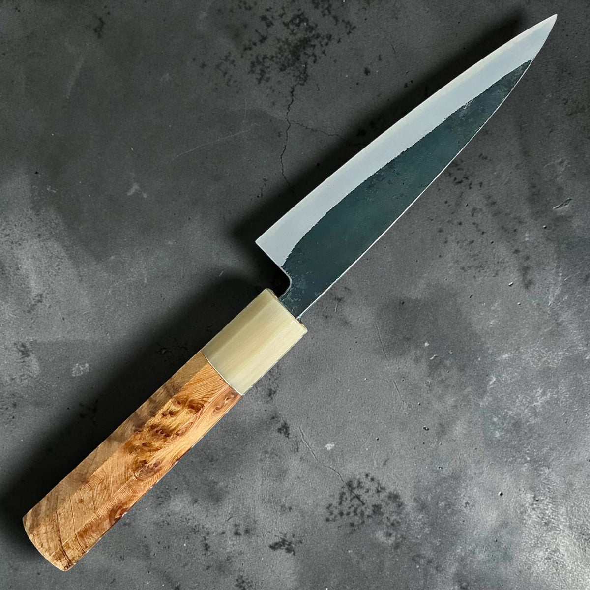 Tokushu Knife White No. 2 iron clad forged finish petty 135mm, cipresso e corno, coltello intero, retro #handle_cypress & horn