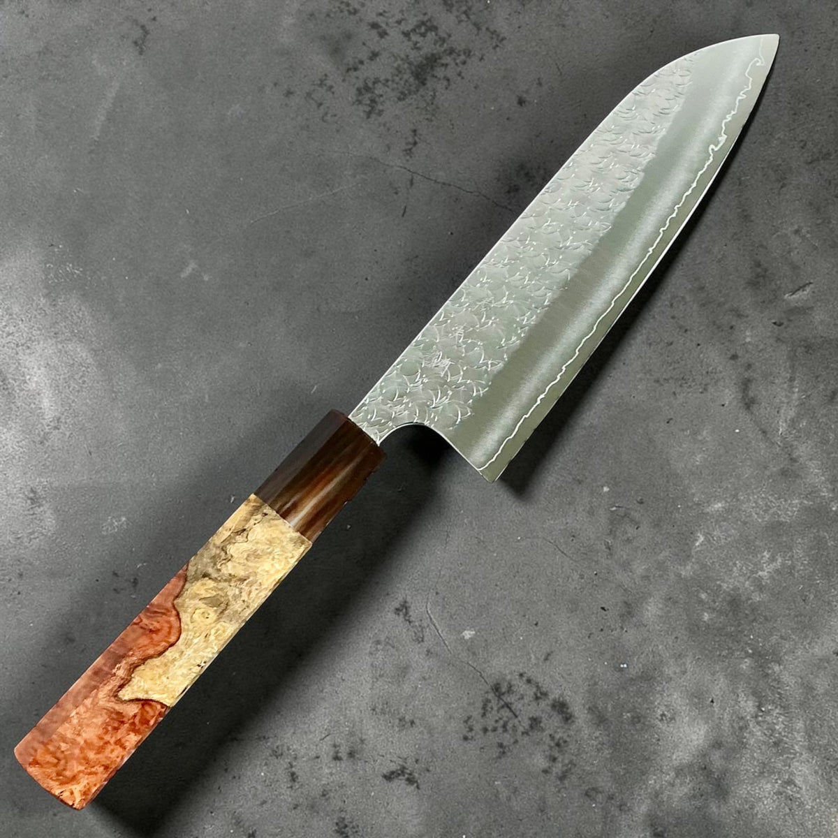 Yoshimi Kato SG2 Minamo Santoku 165 mm, Amboyna & Buffalo Horn Contrast, front view #handle_amboyna & buffalo horn contrast