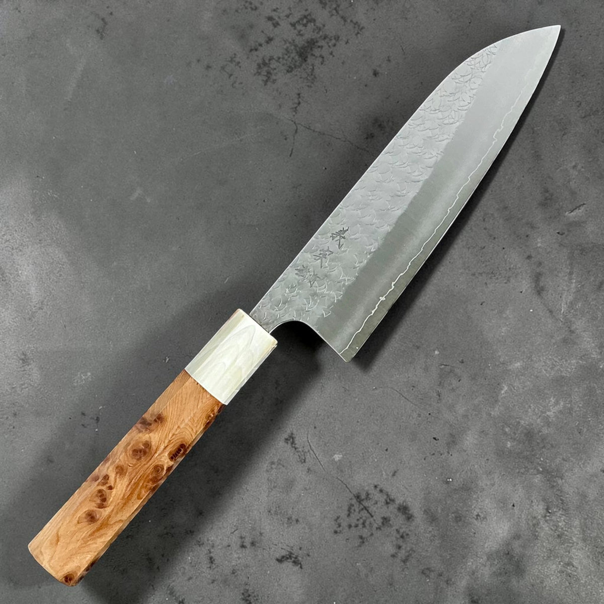 Yoshimi Kato SG2 Minamo Santoku 165 mm, Cypress & Buffalo Horn, front view #handle_cypress & buffalo horn