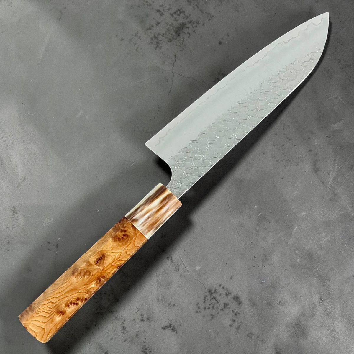 Yoshimi Kato SG2 Minamo Santoku 165 mm, Cypress & Buffalo Horn, reverse view #handle_cypress & buffalo horn