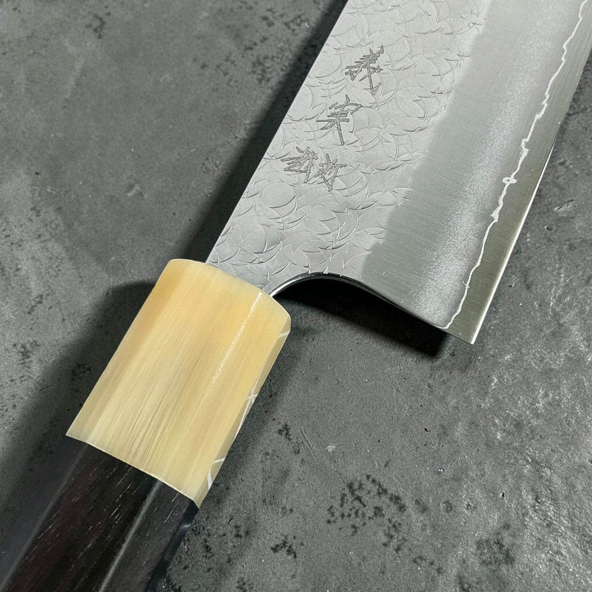 Yoshimi Kato SG2 Minamo Santoku 165 mm, Mono Ebony & Buffalo Horn, blade and ferrule detail #handle_mono ebony & buffalo horn