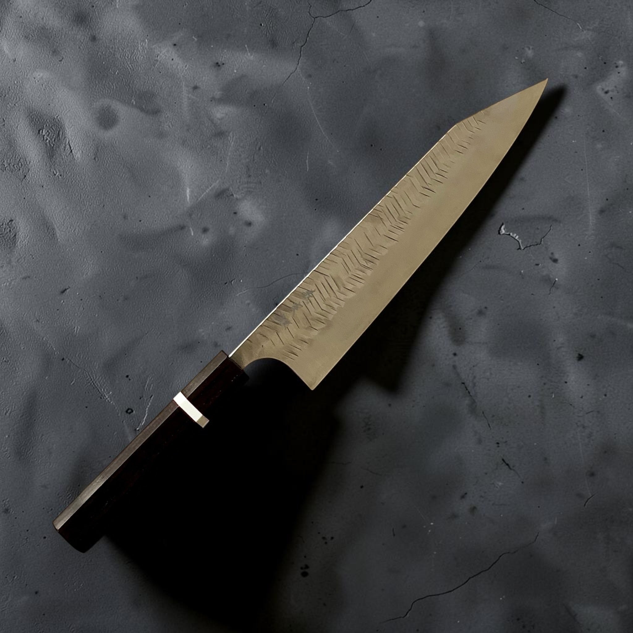 Lato posteriore dello Yoshimi Kato V-Tsuchime SG2 240mm K-tip gyuto