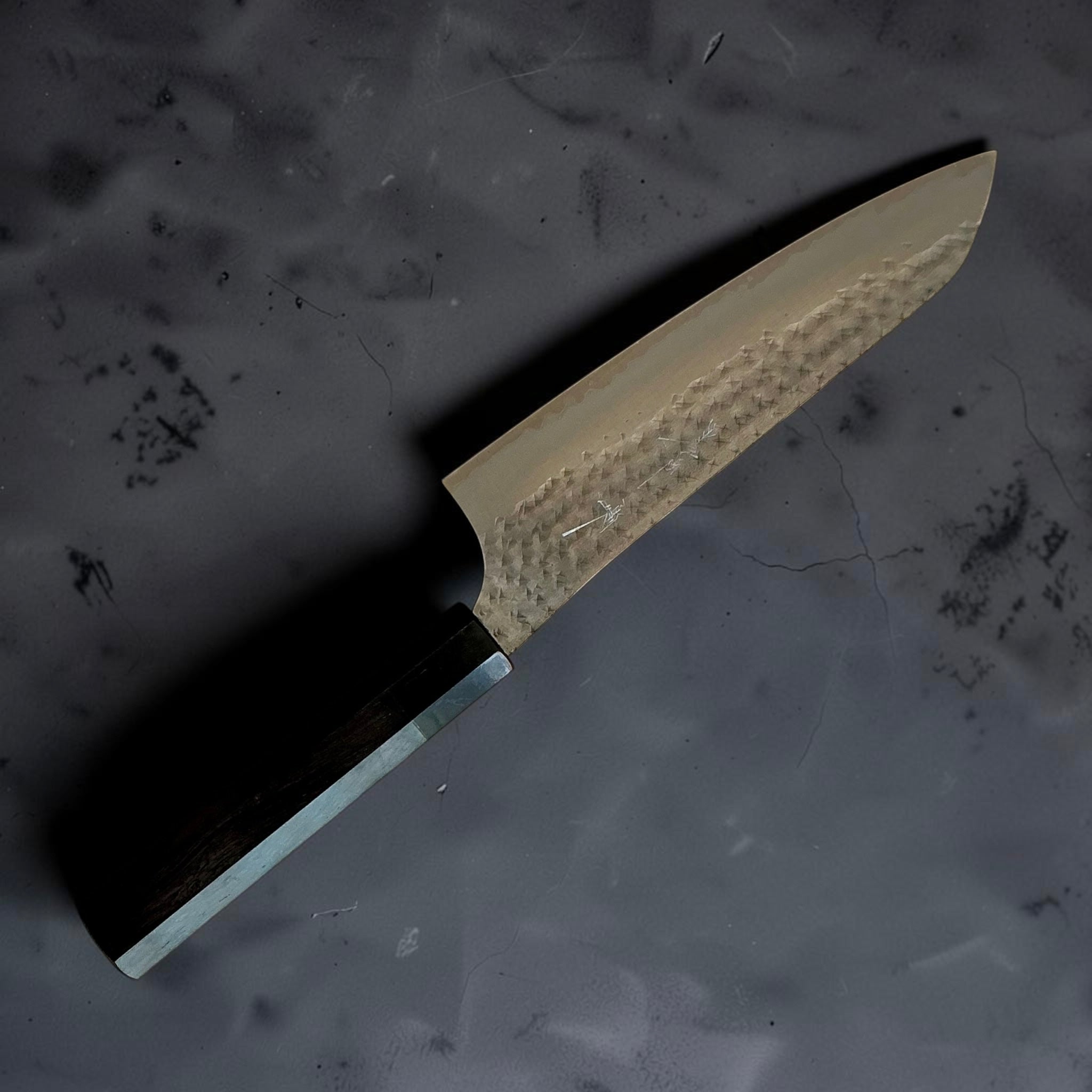 Lato posteriore dello Yu Kurosaki Kokusen Aogami Super bunka con rivestimento inossidabile martellato
